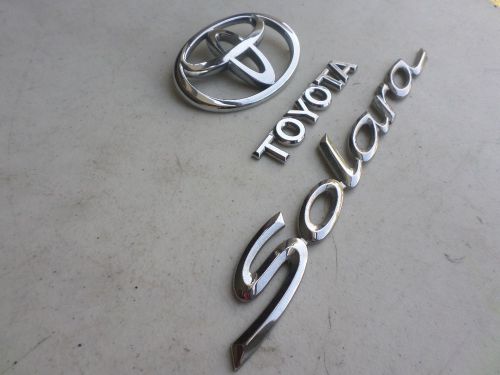00-03 toyota solara rear trunk silver logo 75442-06030 nameplate badge emblem