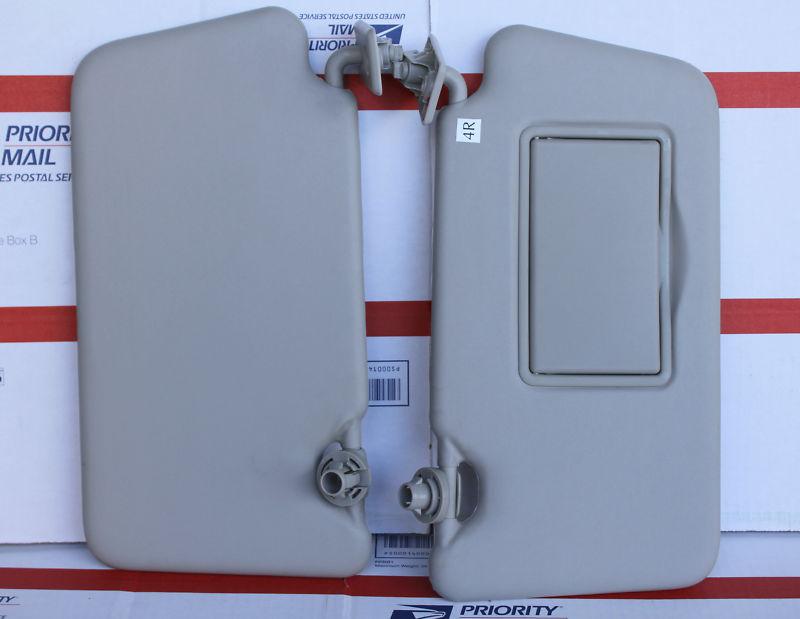 Sell 2012 NISSAN VERSA SUN VISOR SET W/ CLIPS OEM GREY in Chicago