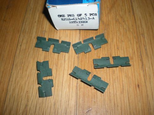 Nos 1979 - 1993 ford mustang hatchback lower back window moulding retainers