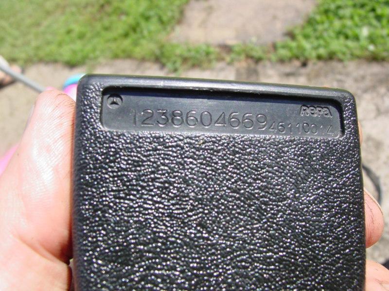 Mercedes w123 300CD right front seat belt receptacle receiver latch clasp catch, US $44.99, image 3