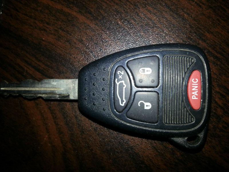 Oem chrysler remote keyless entry key fob oht692427aa