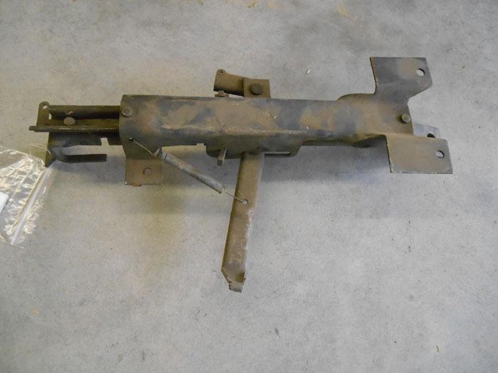 Nos gm 73 74 75 76 chevrolet chevy suburban & 4 door truck lh seat track crewcab