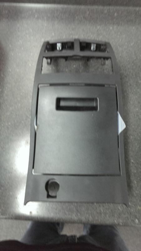 Black or grey mercedes benz rear seat entertainment housing a 164 680 21 41