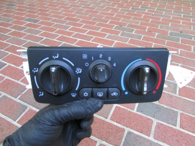 #9617d chevrolet 05 06 07 oem temp ac heat climate control panel unit switch