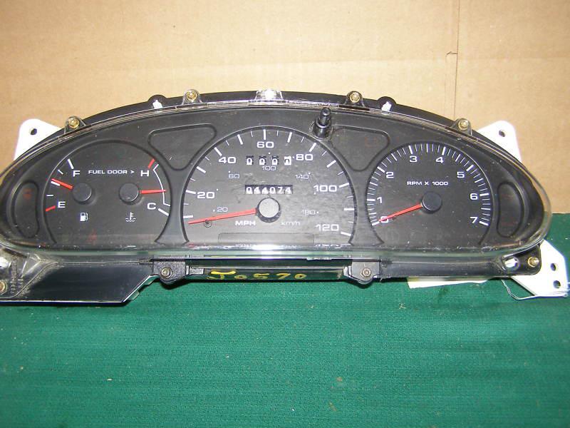 Sell 2003 MERCURY SABLE 2003 FORD TAURUS SPEEDOMETER CLUSTER 45K in