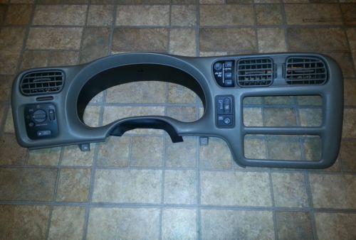98-02 bravada jimmy blazer s10 center dash bezel trim radio surround gray