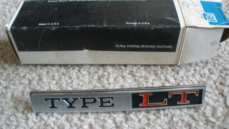 Nos new in box chevrolet camaro type lt sail panel emblem 9631833