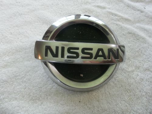 2002 2004 nissan altima grille emblem nice driver quality  has pins 62890-8j100