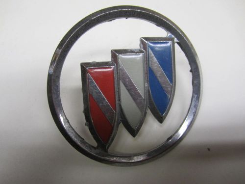 Buick emblem ornament round - metal -  painted  3.5 inch diameter oe # 25527519