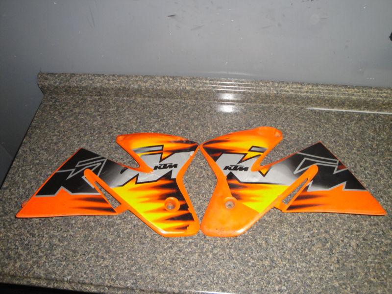 98 99 00 ktm 200exc ktm200 shrouds oem gas tank plastic shroud 99-00 ktm 200