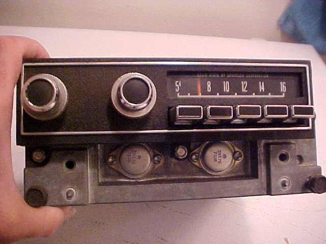 Vtg 1960's oem motorola mark iii am radio, plymouth dodge chrysler push buttons 