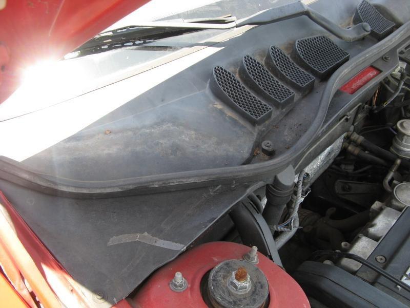 Sell 98 99 VOLVO V70 WINDSHIELD COWL PANEL COVER in San Antonio, Texas