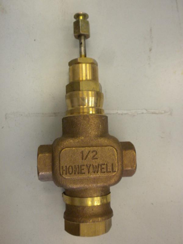 Honeywell 2 way brass plug valve v5011n 1032 part no. 26260
