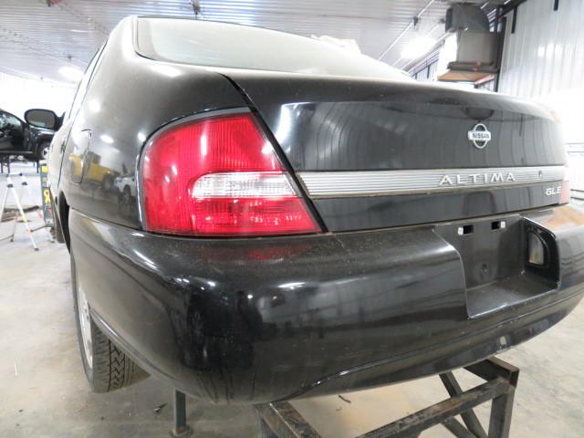 2001 nissan altima outer tail light lamp left