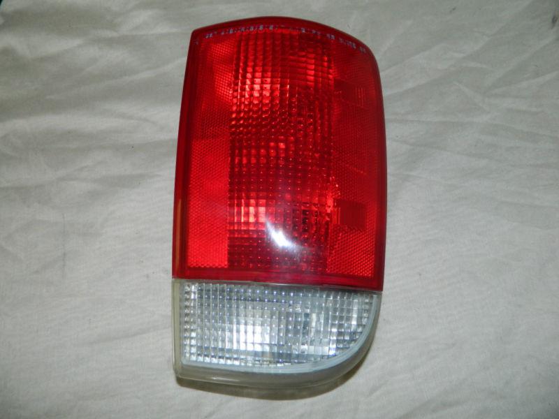 Oem 1995-2004 chevy s10 blazer right / passenger side tail light assembly