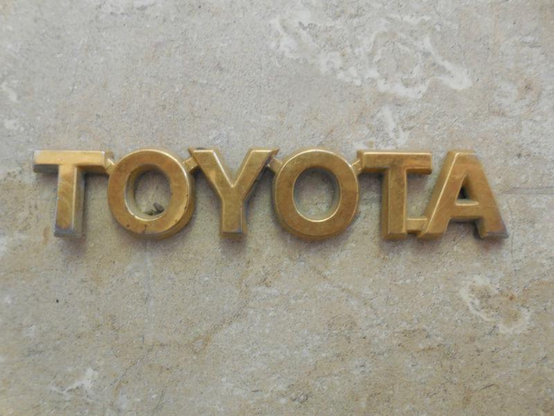 2002-2006 gold toyota  emblem. yota yard. 