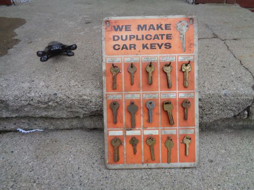 Vintage &#034;we make duplicate keys&#034; metal display w/40 blank keys studebaker/more