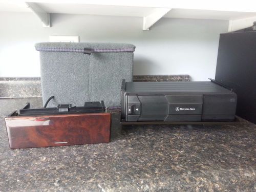 Mercedes cd changer w210 002 820 5989 with magazine cover and phone controller