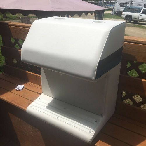 New console for pontoon boat