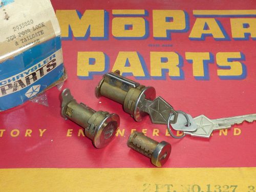 Nos mopar chrysler lock set genuine oem tailgate ignition door wagon 1960&#039;s new
