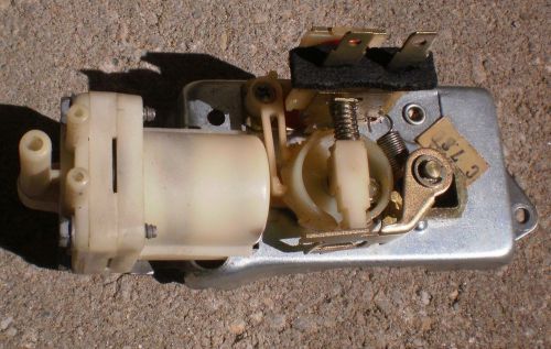 Original gm 1968 1969 camaro ss z28 washer pump motor with correct white plastic