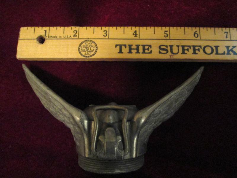 Winged hood ornament car mascot