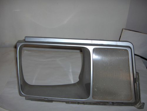 Mercedes benz 1983 head lamp cover 300 series right side original part