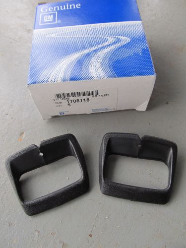 Nos pair (2) seat belt seatbelt guides 1973-1981 pontiac olds chevy gm 1708118