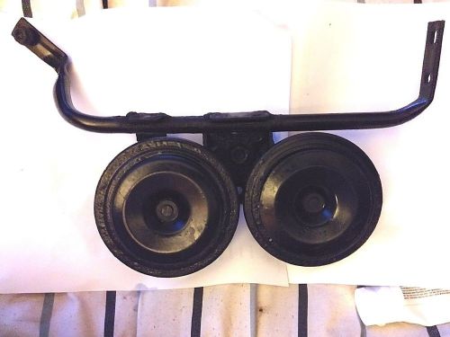 1987-1993 mercedes-benz 190e w201 * bosch 12v horns &amp; mounting bracket * oem
