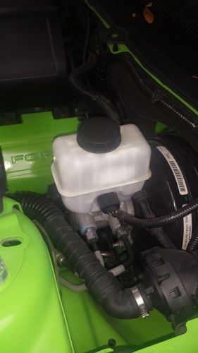 2011-14 ford mustang 5.0 power steering pump resoviorreduced