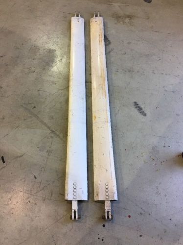 1978 cessna 152 wing struts good serviceable condition! need paint!