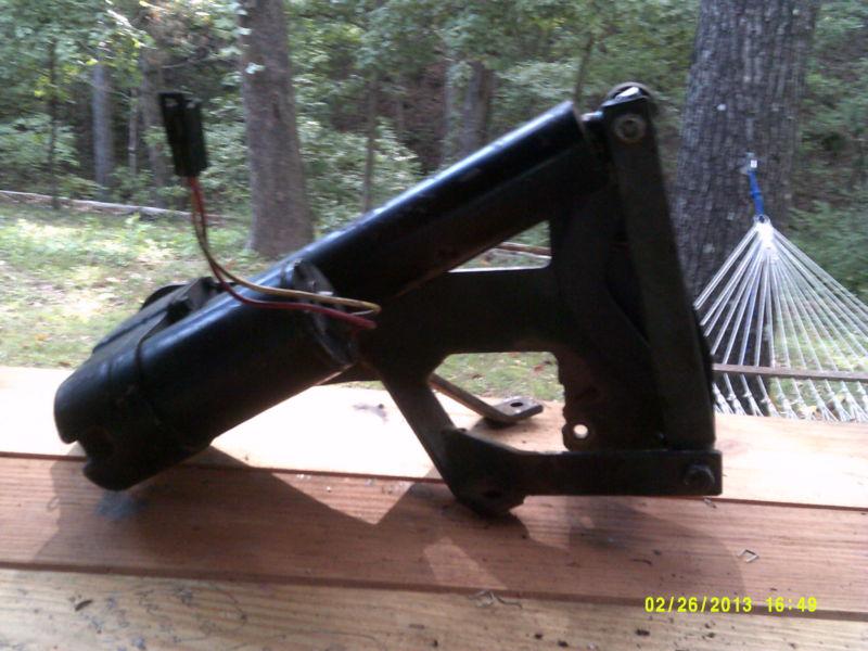 Lift cylinder, motor and bracket d12-10b5..walker mower power dump ?