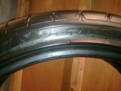 (1) used nitto nt555 245/35/19 high-performance tire (10/32nds)