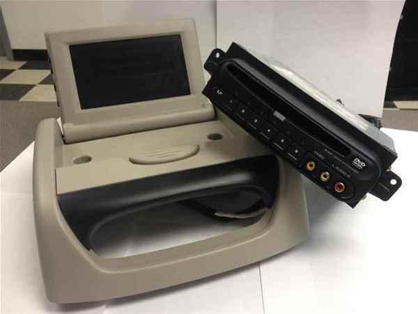 Town & country overhead dvd player w/display oem lkq