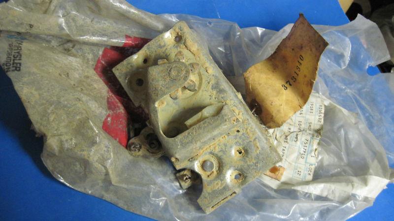 Mopar side, door latch assembly n.o.s.72-73 dodgevan models. 