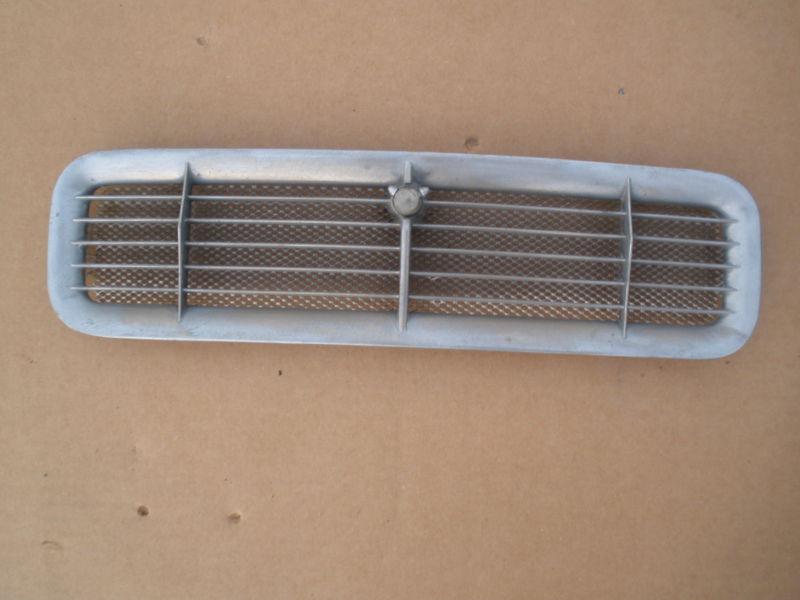 Jaguar  xj12 1977-1985 air intake grille with mesh and windscreen washer vent