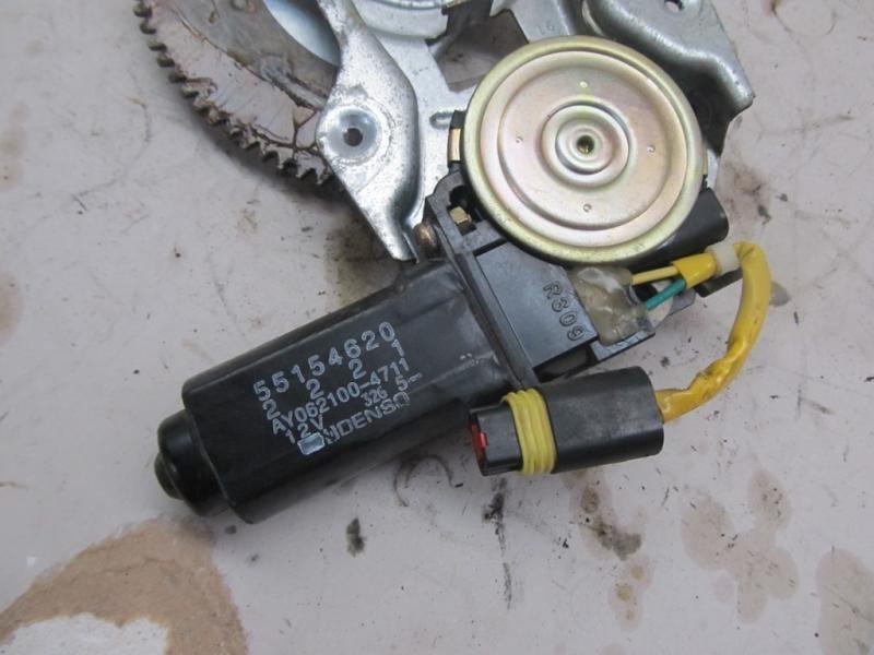 93 94 95 96 97 98 jeep laredo right rear door power window motor regulator 24515