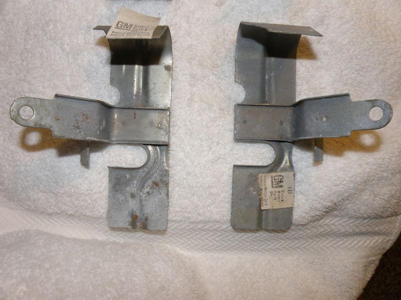 OEM NOS *GM#3917663 & 3917664 **SB V-8 ***PLUG HEAT SHIELDING SET ****1957-72, US $20.00, image 3