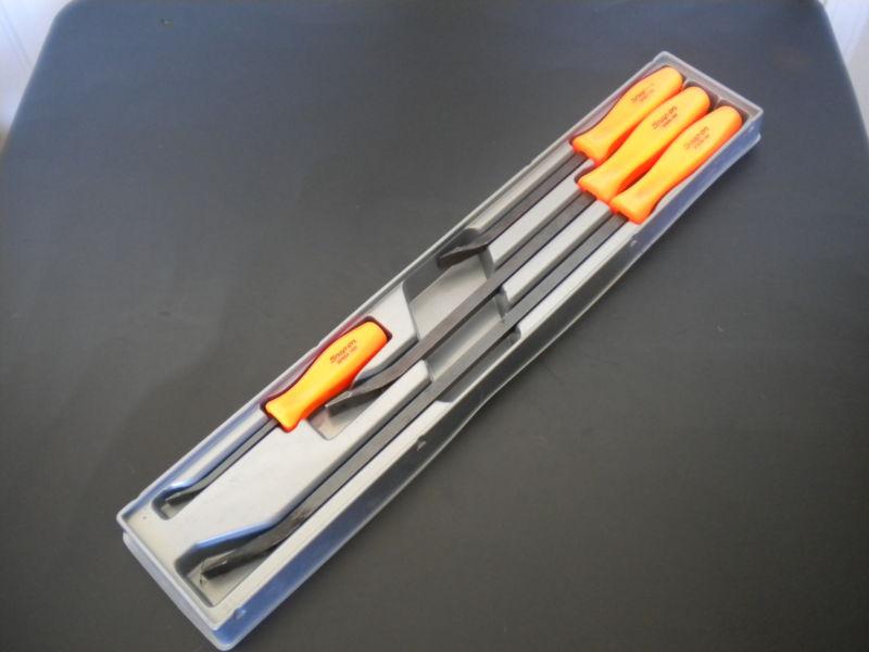Nice set of snap-on orange hard handle 4 pc. pry bar set.