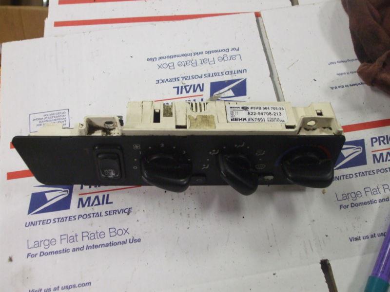 Buy 832 Freightliner Century Class HVAC contoller heat a/c switches in Batesville, Arkansas, US