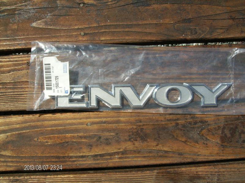 2002-2009 gmc envoy rear tailgate emblem part#15001725