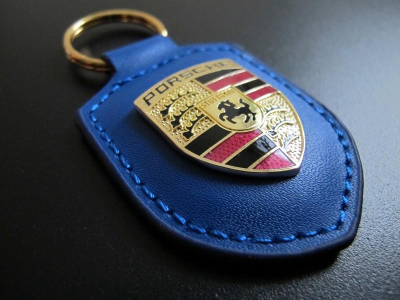 Key chain for porsche 911 turbo cayenne boxster 997 crested leather blue