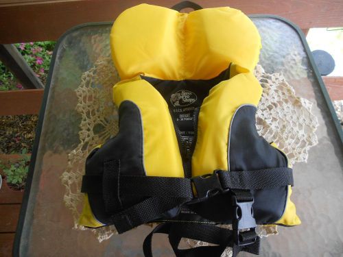 Bass pro shops infan yellow and black life jacket 0-30 pounds