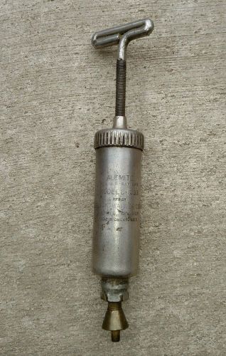 Vintage alemite auto tool kit grease gun model c-1033 unusual