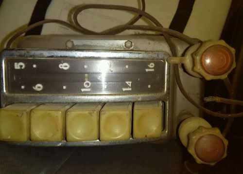 Old car radio 986240