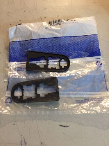 2004-10 chevrolet equinox,malibu outside rear door handle seals #15294650