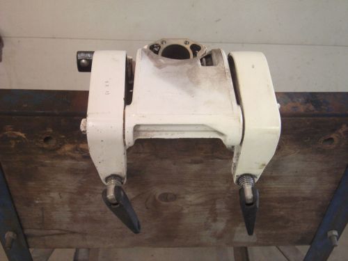 Johnson evinrude outboard 15 hp transom swivel bracket
