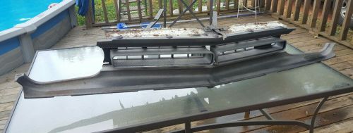 1971 dodge challenger hemi grille with emblem... hard to find in this condition