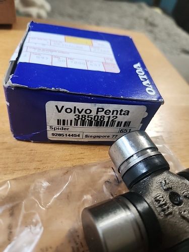 New in box genuine oem volvo penta 3850812 u-joint spider