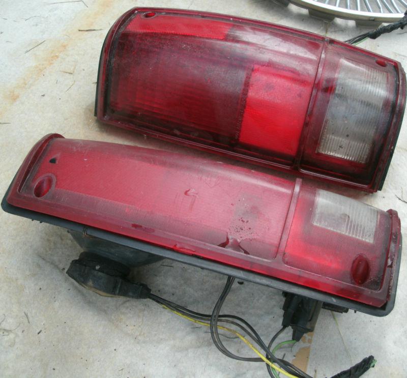 1982 82 83 84 85 86 GMC S10 Blazer Jimmy Tail Light Housing Lenses Pair Lamp OEM, US $19.99, image 2